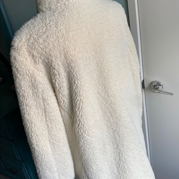 Plush cozy coat w/ gold hardware. - Picture 4 of 5